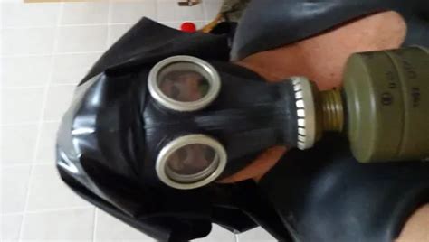 Gasmasken Latex Nonne Reitet Schwarzen Dildo Xhamster