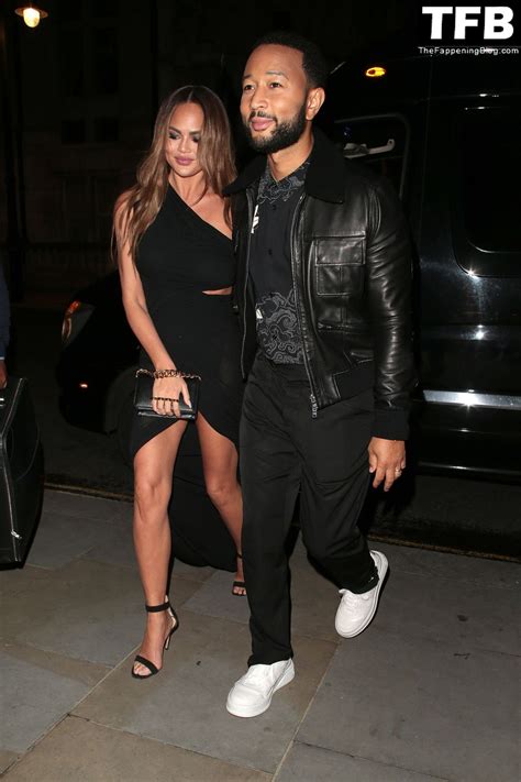 Chrissy Teigen Sexy Ass Legs 37 Photos Sexy E Girls