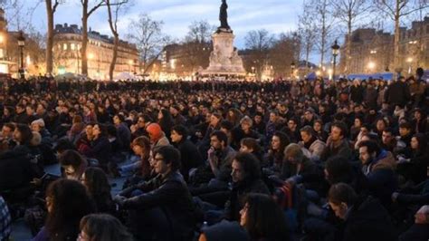 Nuit Debout Un Homme Tente De S Immoler Par Le Feu Place De La