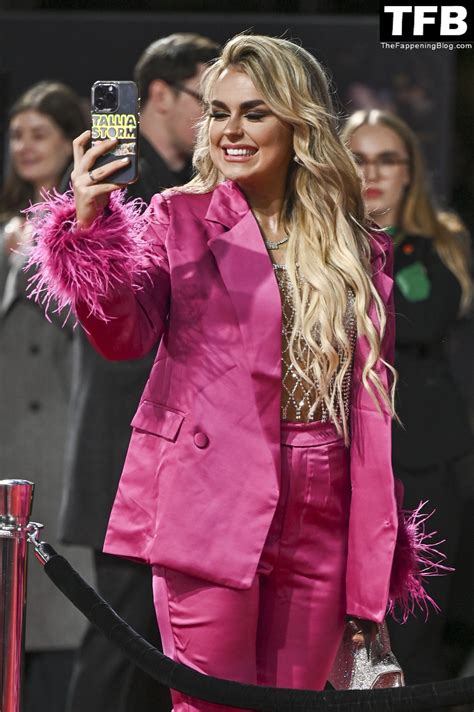 Tallia Storm Shows Off Her Sexy Tits The Menu Premiere In London 23