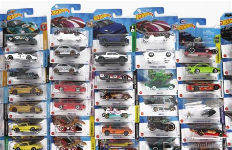 MATTEL HOT WHEELS 5785 97HB C3 72 Scale 1 64 PORSCHE SET ASSORTMENT 72 CARS PIECES VARIOUS