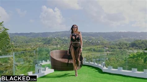 Hot Milf Ava Seduce A Un Extraño En El Hotel Xchica