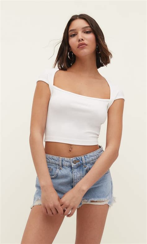 Hot Girl Trung Qu C Di N O L Ng Qu N Ng N Check In B N Si U Xe Lamborghini