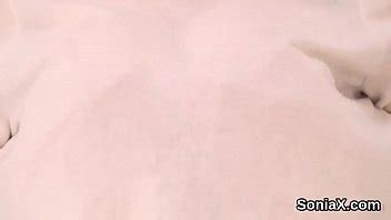 Dame milf britannique infidèle sonia présente ses gros melons XVIDEOS