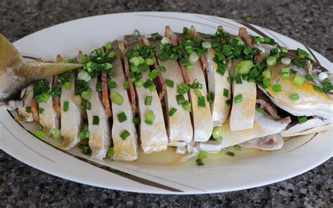 葱油金鲳鱼的做法，出锅肉嫩鲜香，一点腥味也没有，味道真棒 哔哩哔哩