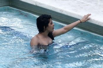 SWIMWEAR Priyanka Chopra In A Bikini At Her Hotel Pool In Miami ADDS Phun Org Forum