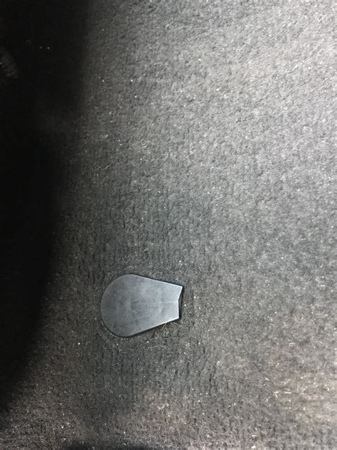 #1 Мелочь, а приятно | Крепление коврика — Toyota Verossa, 2,5 л, 2001 ...