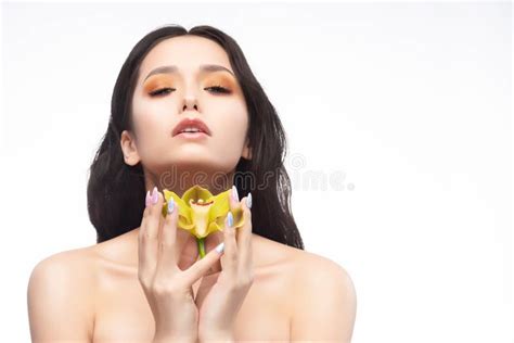 Nude Moreno No Preto Imagem De Stock Imagem De Despida