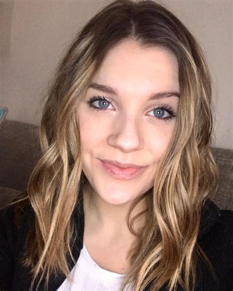 25F Your Blue Eyed Babe R Selfie