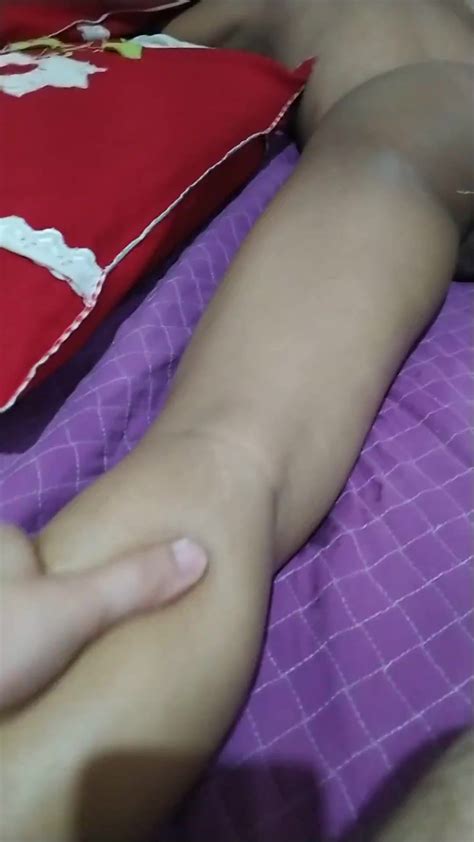 Hot Brunette Showing Her Pussy Cnn Amador