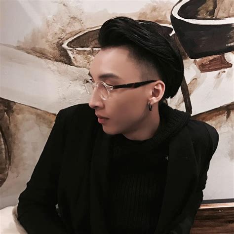 Club bạn trai hot girl Việt Toàn những gương mặt điển trai giàu có và cuộc sống ngập tràn đồ hiệu