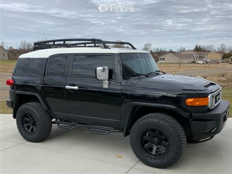 2008 Toyota FJ Cruiser Ultra Crusher Rough Country | Custom Offsets