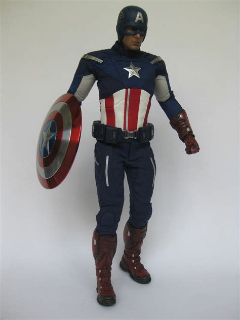 DeSMOnd Collection Hot Toys Captain America In The Avengers Pt