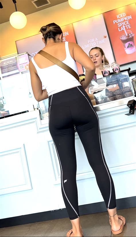 Fit Pretty Blonde Tight Booty Video Spandex Leggings Yoga Pants Forum