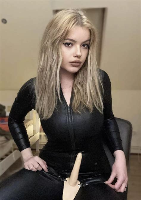 Come Sit On My Lap Domme Nudes FemdomHumiliation NUDE PICS ORG