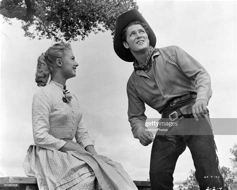 Shirley Jones Smiles At Gordon Macrae In A Scene From The Film News