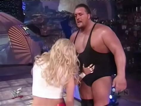 WWE Rare Celebrity Nude WWF Les Divs De La WWE Torrie Wilson Arrache La Jupe De Stacy
