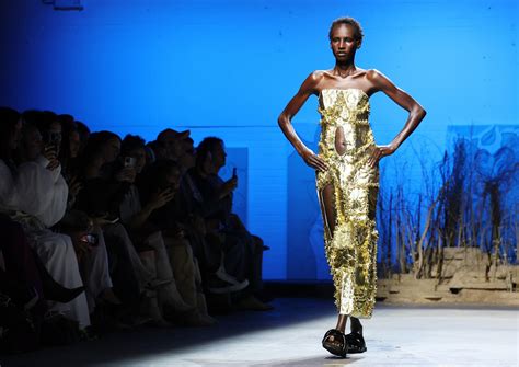 Londra La Settimana Della Moda Si Infiamma Con Il Nude Look