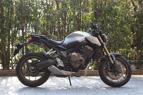 Best Inline Four Mid Naked Motorcycle Love By Japanese Cb R Test Ride Review Webike