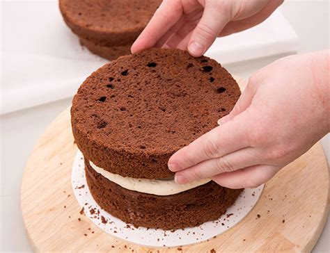 Mariage Champ Tre Un Naked Cake Orn De Fleurs Et D Eucalytus Marie Claire