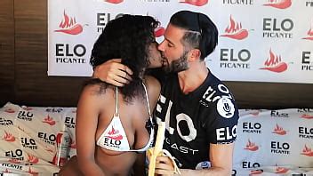 Jezabel Vessier parcourt la salle épicée du podcast Elo XVIDEOS