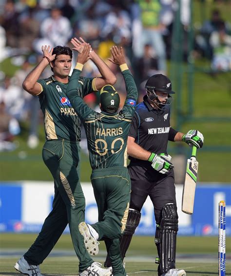 Mohammad Irfan celebrates a wicket | ESPNcricinfo.com