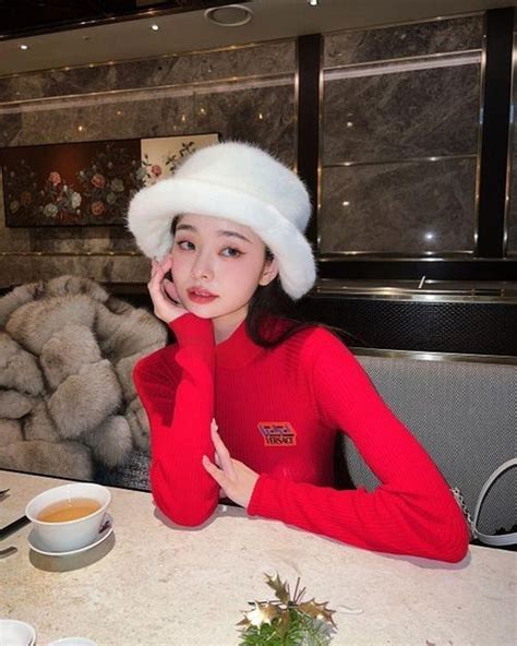 Sau lùm xùm dùng hàng nhái hot girl địa ngục độc thân ra sao