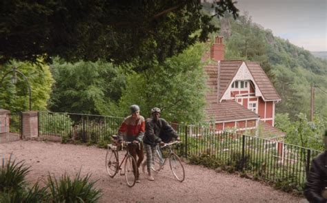 Casa Do Otis De Sex Education Chega Ao Mercado Por R Milh Es Im Veis Casa E Jardim