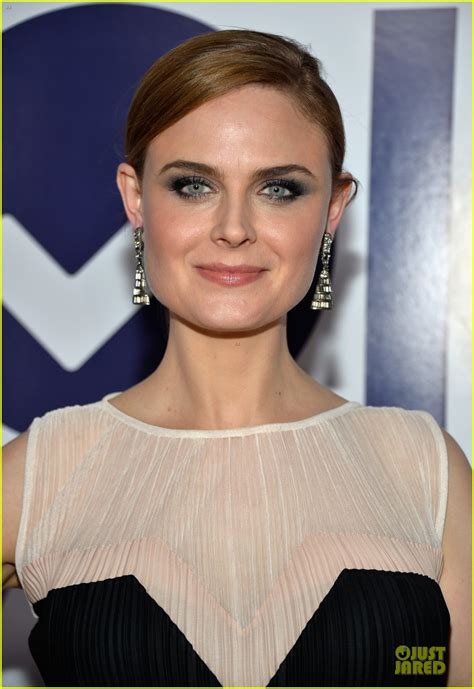 Emily Deschanel Peoples Choice Awards 2014 Red Carpet Photo 3025670