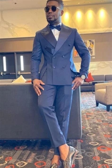 Dillon New Arrival Navy Blue Peaked Lapel Double Breasted Prom Suits