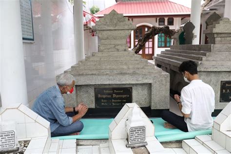 Di Makassar Ganjar Pranowo Ziarah Makam Pangeran Diponegoro