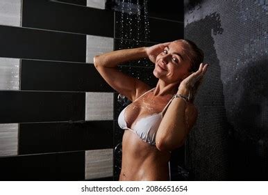 Gorgeous Nude Woman Blonde Hair Takes Stock Photo 1055895839 Shutterstock