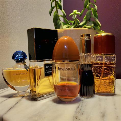 Opium (1977) Yves Saint Laurent parfém - a vůně pro ženy 1977