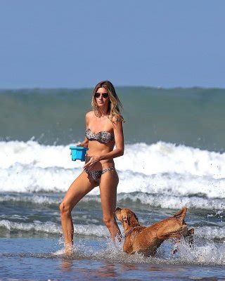 Gisele Bundchen Showing Off Her Bikini Body On A Beach In Costa Rica Porn Pictures Xxx Photos