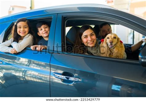 Categoría Familia feliz latina en automovil de fotos de stock 8 716 imágenes Shutterstock