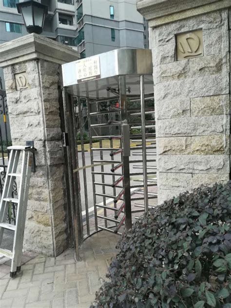 Building Full Height Pedestrian Turnstile Gate Construction Site