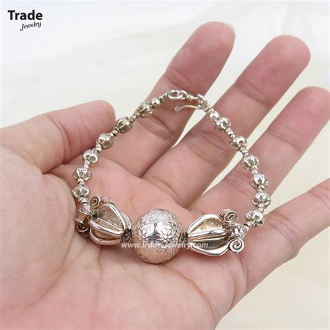 BR-1242 สร้อยข้อมือเงิน ลายดอกรักคั่นเม็ดเงินลายเม็ดมะยม น้ำหนัก 18.53 ...