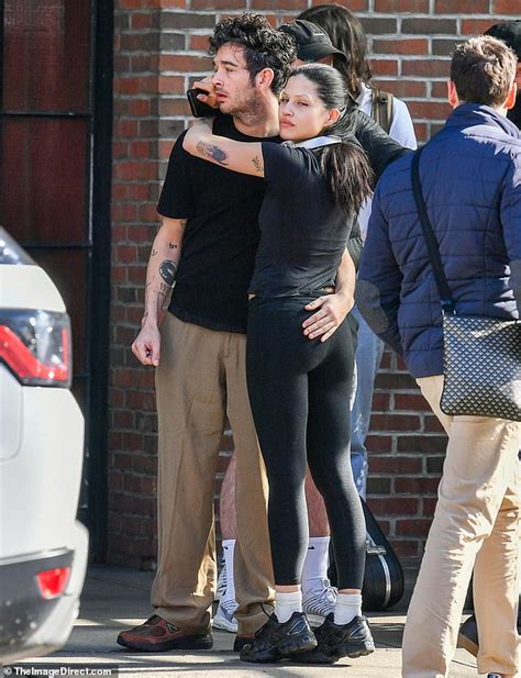 Matty Healy hugs his new American girlfriend Gabbriette Bechtel - I