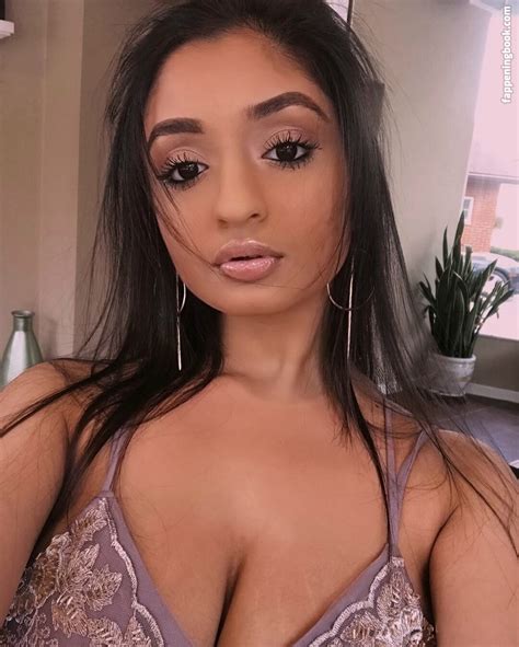 Alina M Alinacollins Alina M Nude OnlyFans Leaks The Fappening Photo