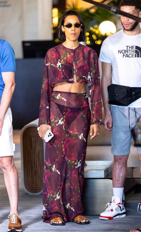 Rochelle Humes Stuns In String Bikini As She Turns I M A Celebrity Into Catwalk The Mirror