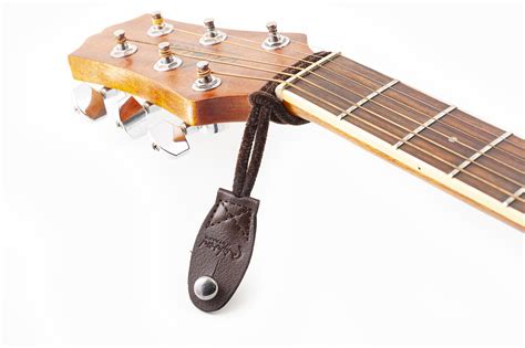 Strap Link Pro Attachment For Guitars Without A Strap Pin