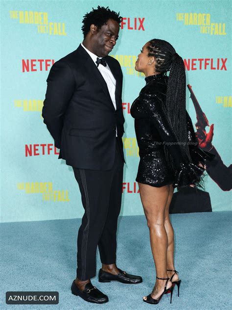 Regina King Sexy Seen Showing Off Her Hot Legs And Cleavage At The Harder They Fall Premiere In