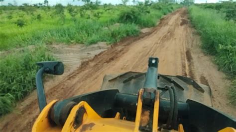 Dando Uma Raspada De Concha Na Estrada Da Cascalheira P