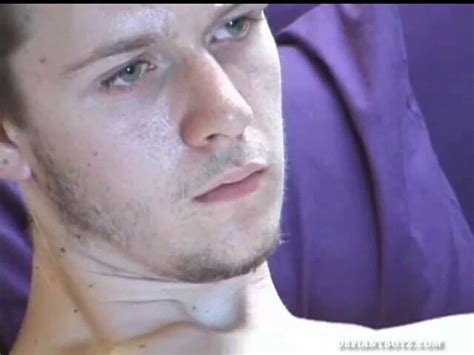 Amateur Derek Beats His Meat Gay Porn By Defiant Boyz XHamster