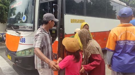 Libur Nataru Selesai Kedatangan Penumpang Di Terminal Kampung Rambutan