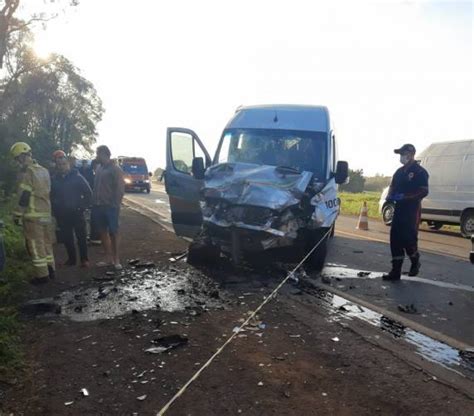 Acidente Entre Carro De Tr S De Maio E Van Deixa Dois Mortos E