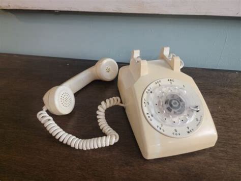 Vintage Itt Retro Beige Tan Rotary Dial Desktable Top Telephone 1970s