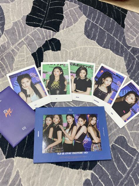 Itzy Itz Me Wannabe Album Hobbies And Toys Collectibles And Memorabilia