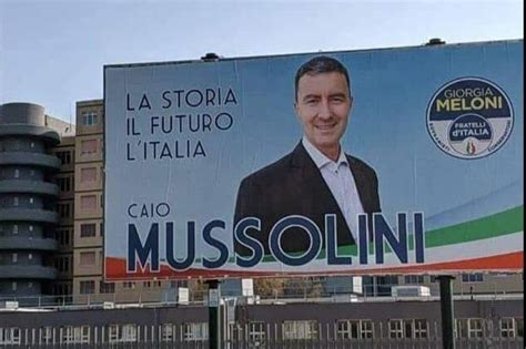 Fa Discutere Il Cartellone In Fascio Font Del Pronipote Del Duce