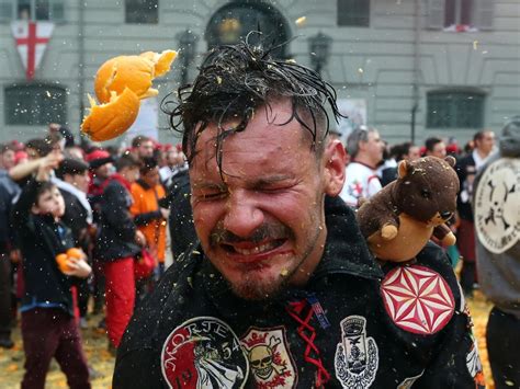 Batalla De Naranjas Cómo Es El Carnaval De Ivrea Uno De Los Más Insólitos Del Mundo Infobae